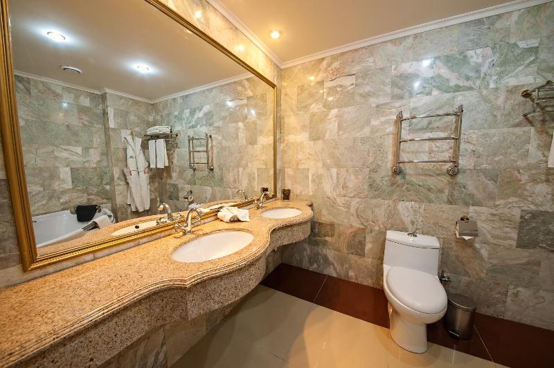 Suite with Swimming Pool Access image 1