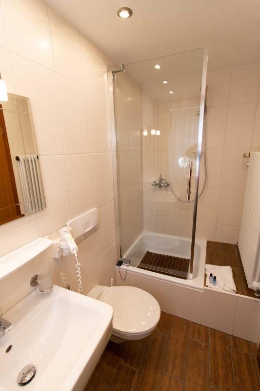 Standard Triple Room image 3