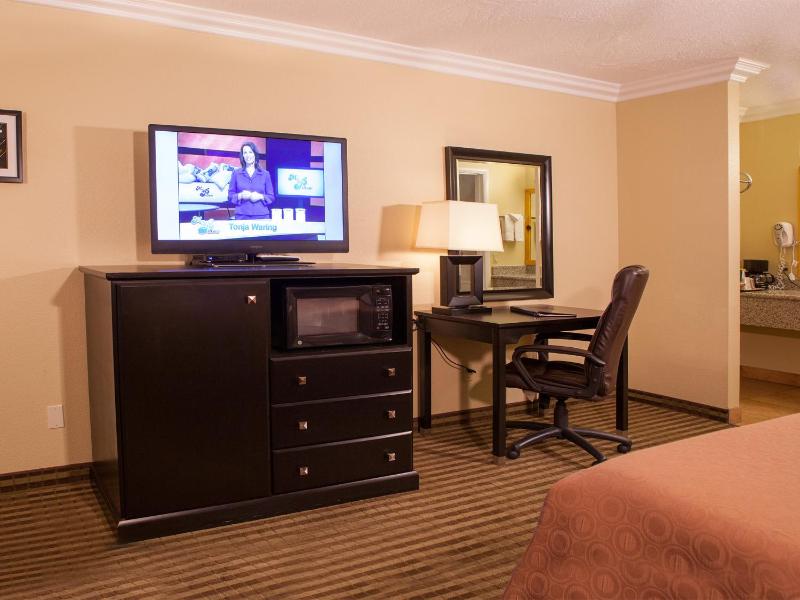 King Room - Non-Smoking image 3