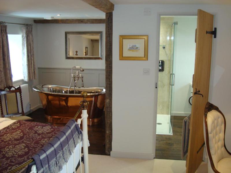 Superior King Room image 4
