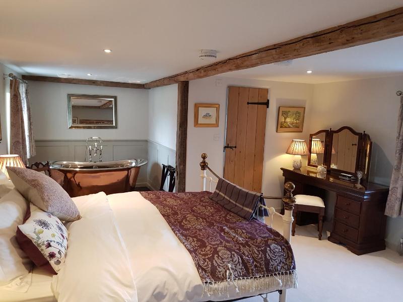 Superior King Room image 1