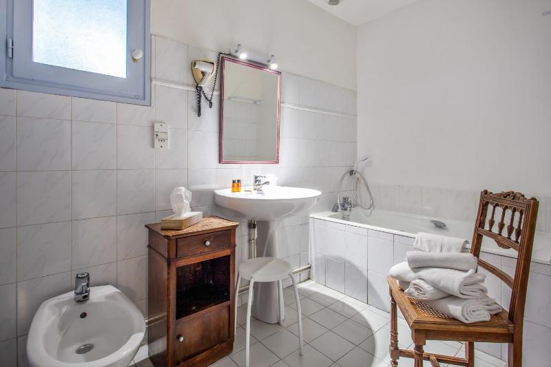 Double Room image 1