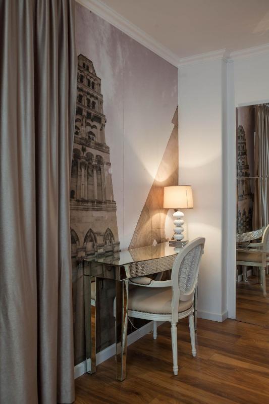 Deluxe Double Room with Sea View image 3