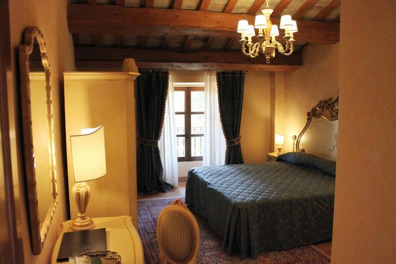 Deluxe Double Room image 3