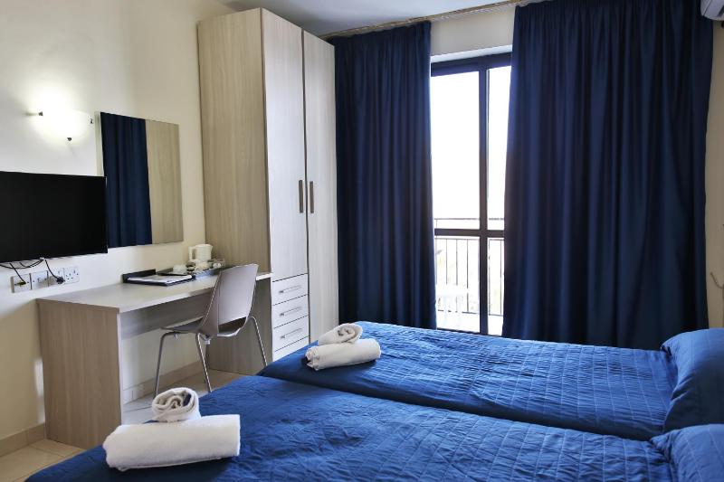 Twin Room image 3