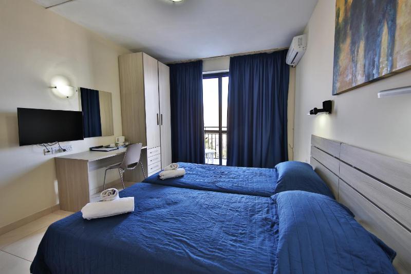 Basic Triple Room image 4