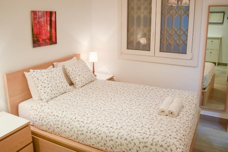 Modern & spacious apartment near La Concha Bay - image 12