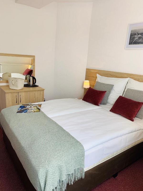 Economy Double Room image 2