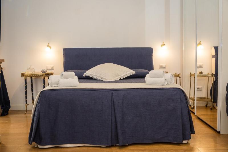 Deluxe Studio Apartment with Balcony image 3