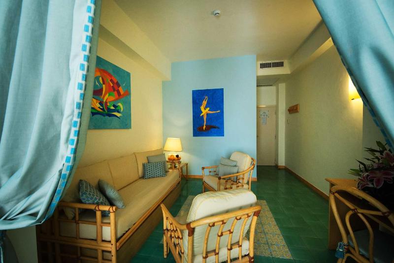 Quadruple Room image 2