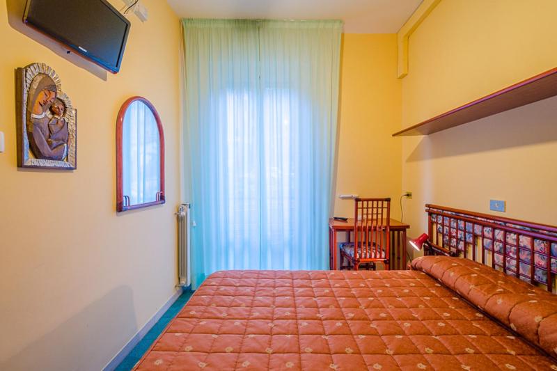 Single Room image 4