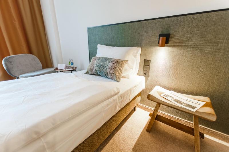 Single Room image 3
