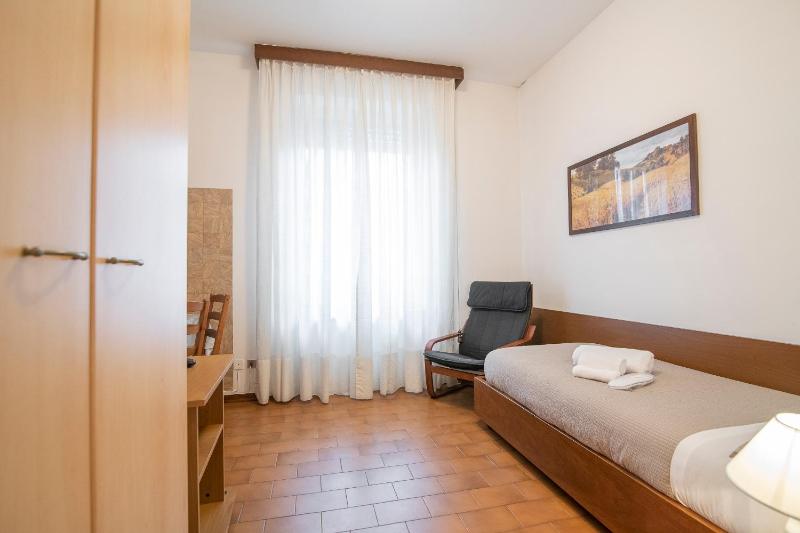 Studio Apartment image 2