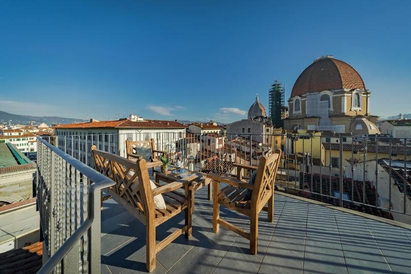 Three-Bedroom Apartment with Terrace - Via Sant' Antonino 27 image 1
