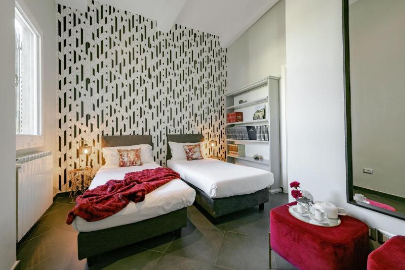 Three-Bedroom Apartment with Terrace - Via Sant' Antonino 27 image 4