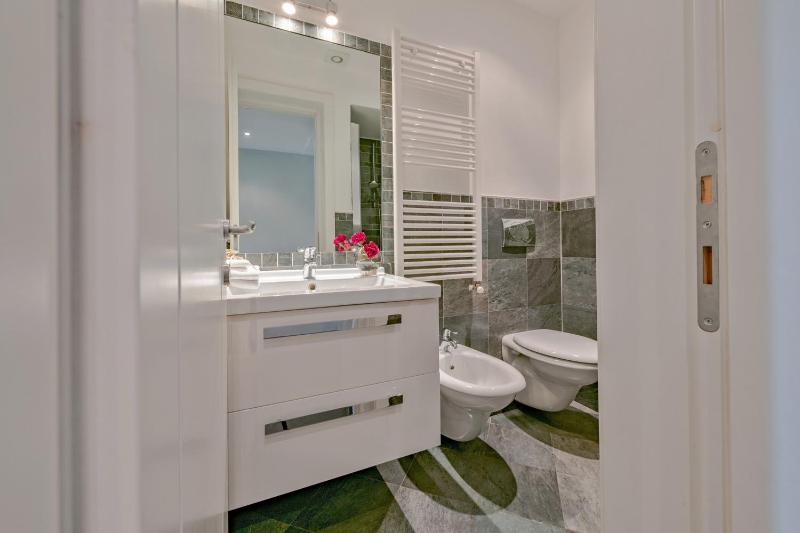 Three-Bedroom Apartment with Terrace - Via Sant' Antonino 27 image 3