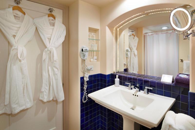 King Suite image 2