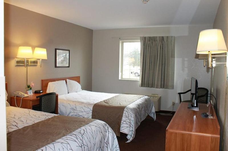 Standard Double Room with Two Queen Beds image 4