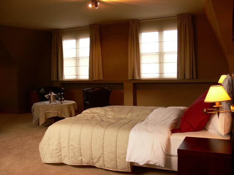 Family Room image 3