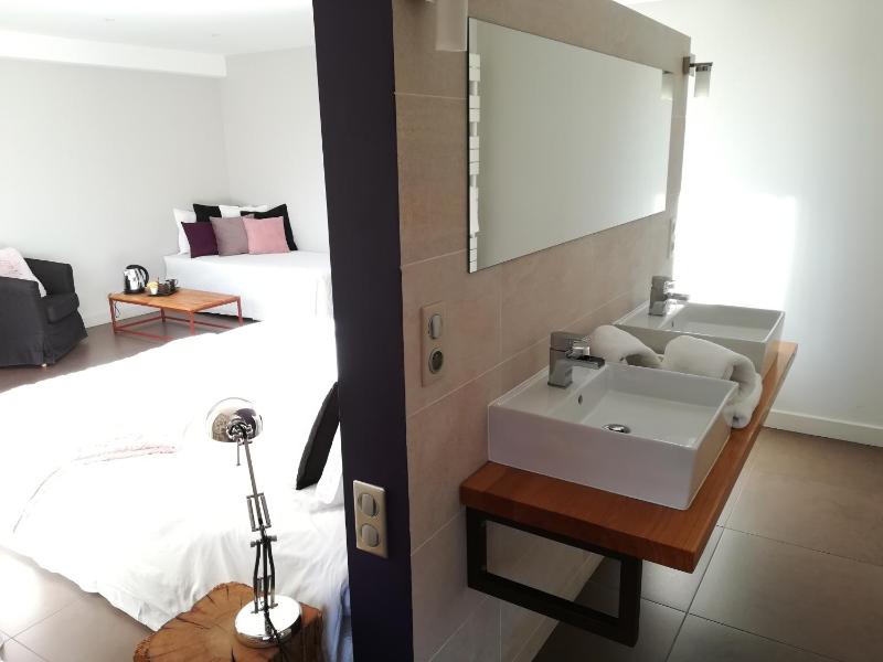 Triple Room with Balcony image 1