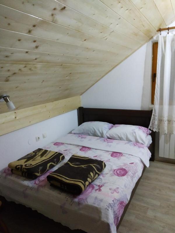 Double Room with Shared Bathroom image 3