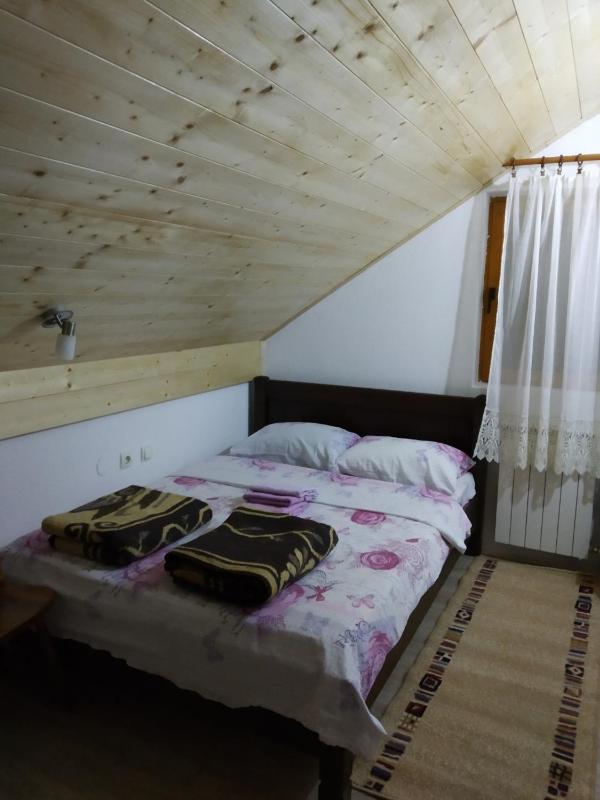Double Room with Shared Bathroom image 4