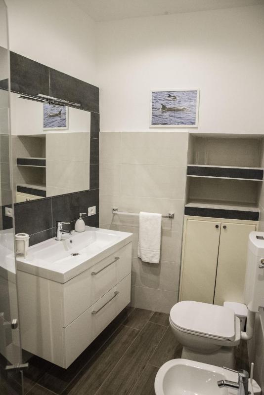 Deluxe Room (2 Adults + 1 Child) image 1