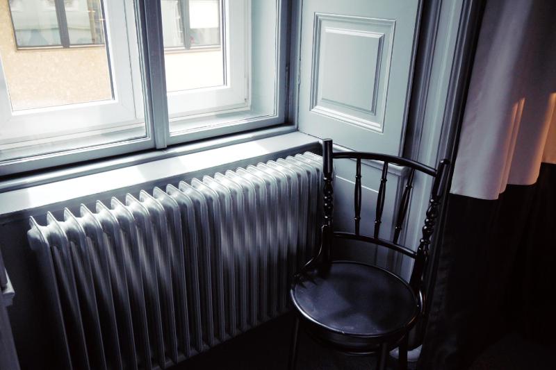 Small Double Room image 4