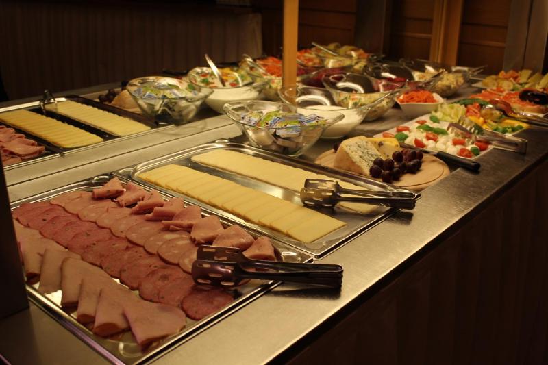 Quadruple Room image 4