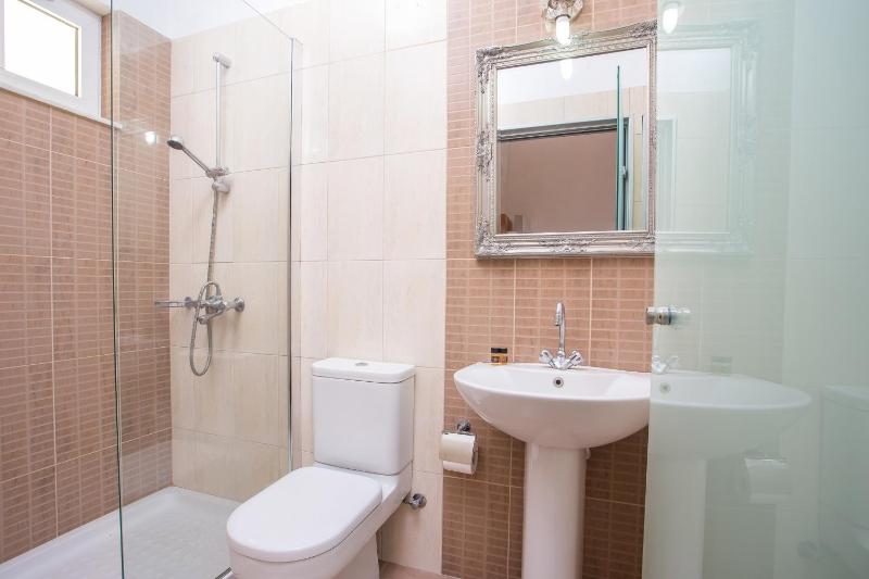 Triple Room image 2