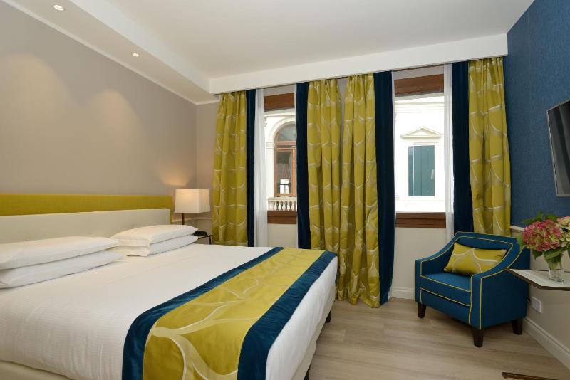 Superior Double Room image 1
