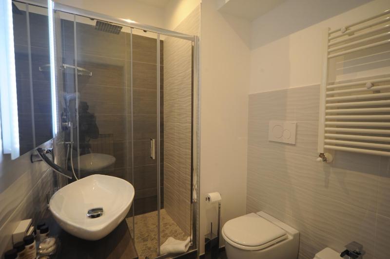 Quadruple Room image 2