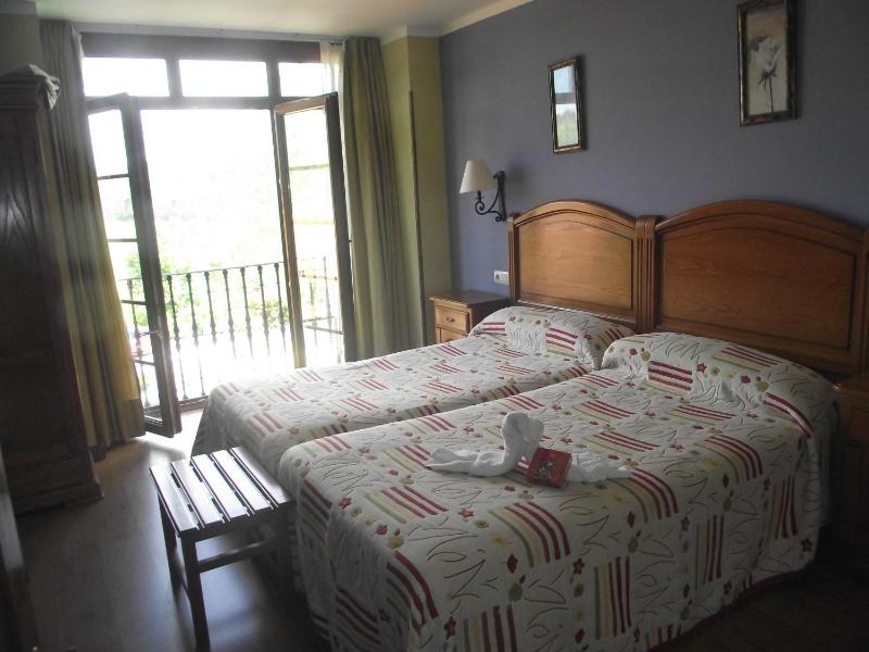 Double or Twin Room image 2