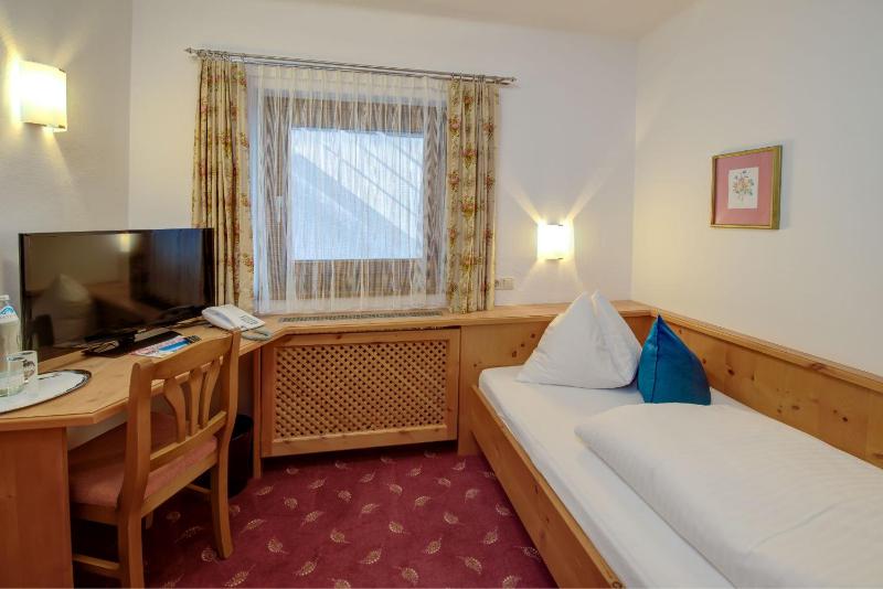 Single Room image 3