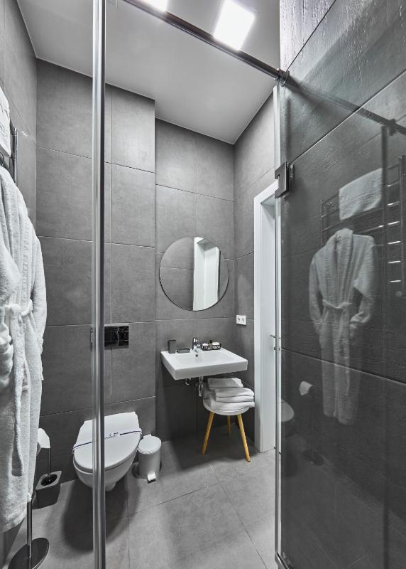 Budget Double or Twin Room without Window image 3