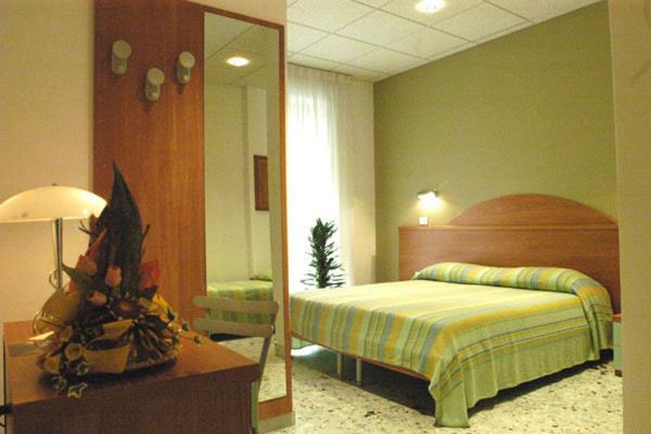 Double Room image 4