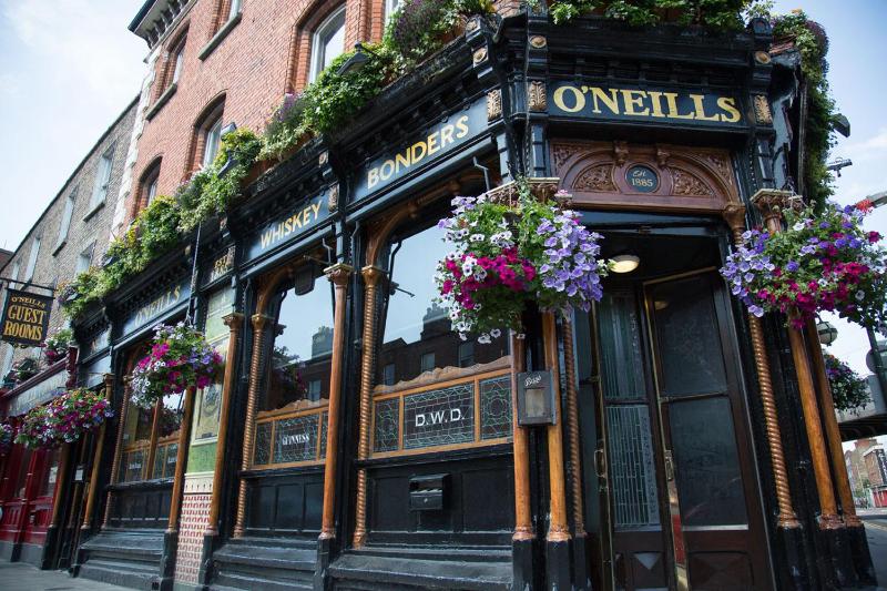 O'Neills Victorian Pub & Townhouse - image 2