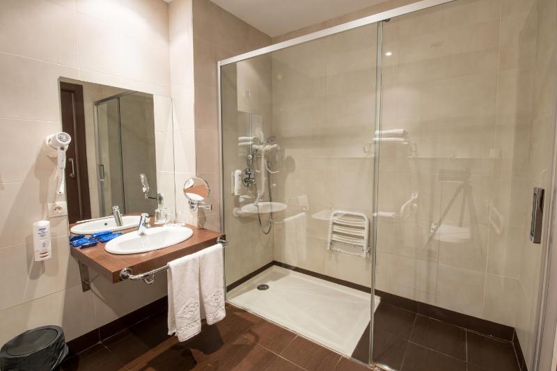 Double Room - Disability Access/Non-Smoking image 4