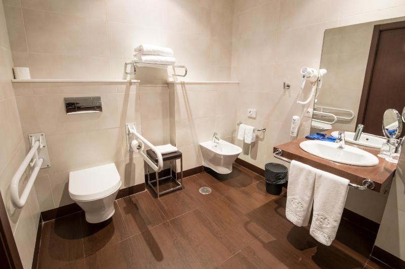 Double Room - Disability Access/Non-Smoking image 3