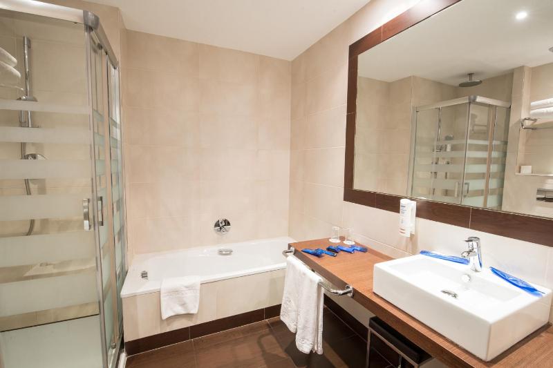 Superior Twin Room image 2