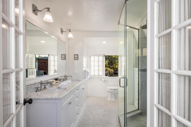 Two-Bedroom Suite image 3