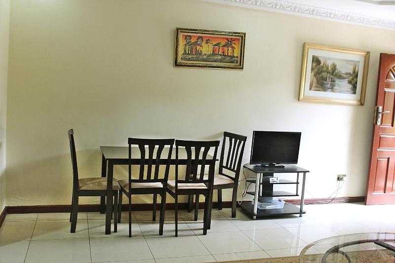 Avon Apartments - image 11