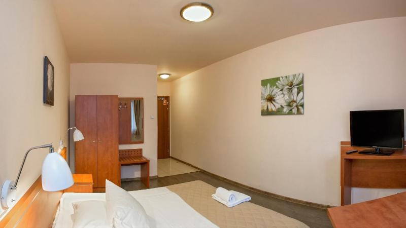 Double Room image 3