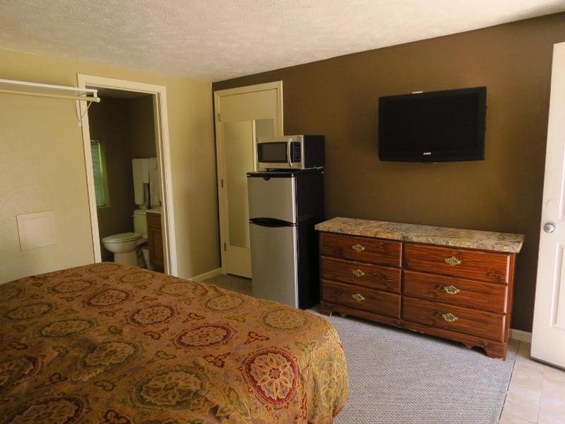 Queen Room image 4