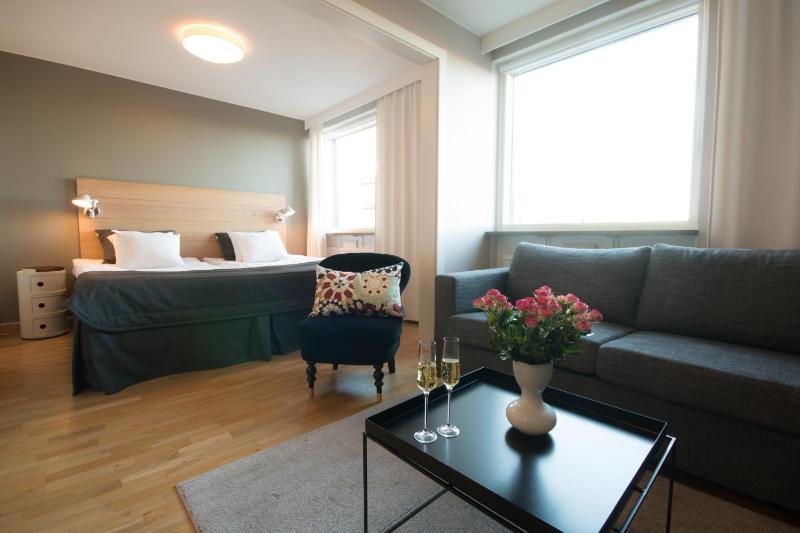 Superior King Room image 4