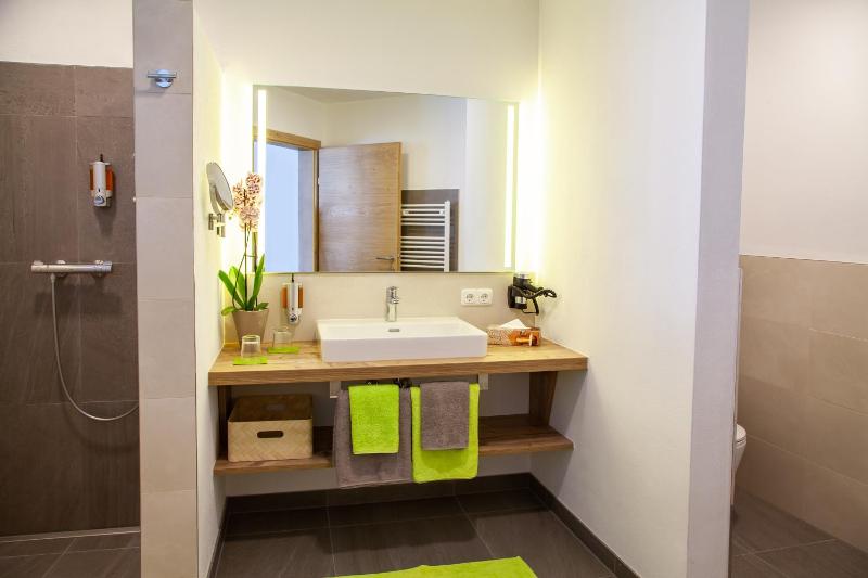 Deluxe Double Room with Balcony image 3