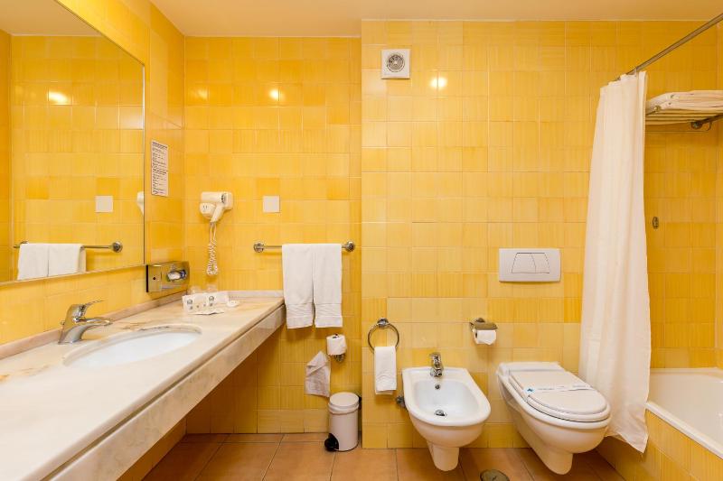 One-Bedroom Apartment with Land View image 4