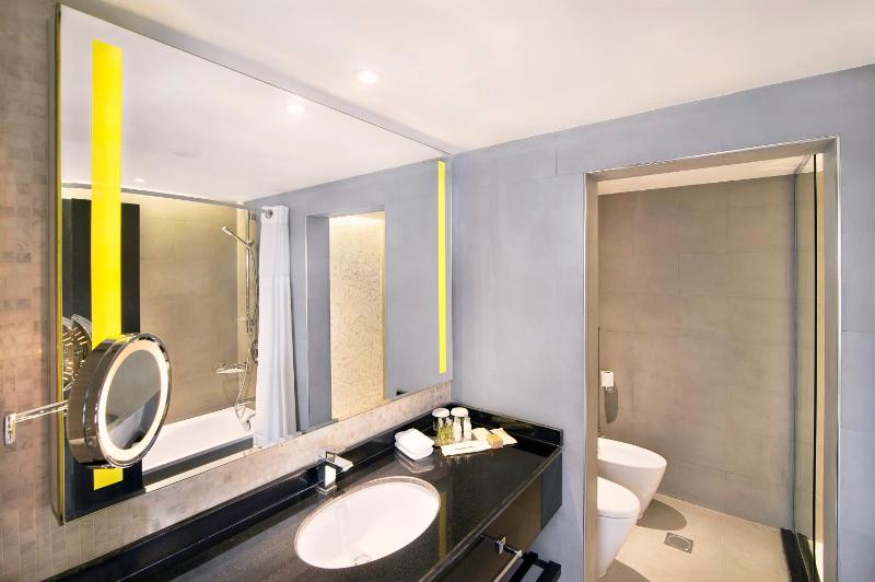 Suite with Balcony image 3