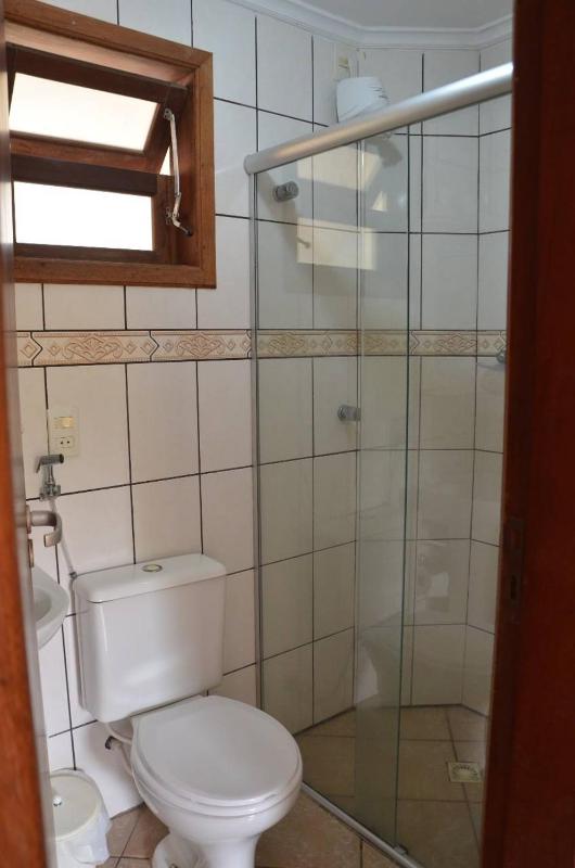 Quadruple Room with Bathroom image 2