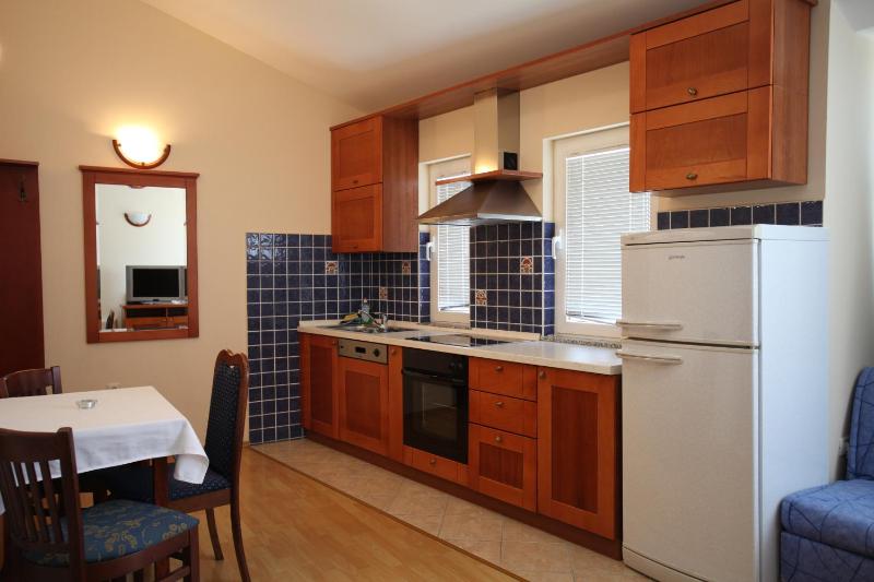 Studio Apartmani Bijeli Delfin - image 4